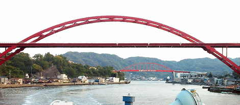 瀬戸に掛かる二本の橋